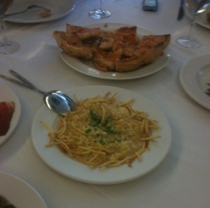 Bacalao daurada y pan con tomate