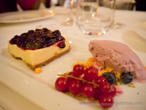 Comer en Salamanca - Tarta de queso con helado de violeta